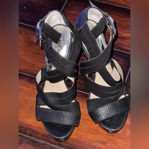 Michael Kors Carina Sandal Leather Black 7.5 only worn a couple times